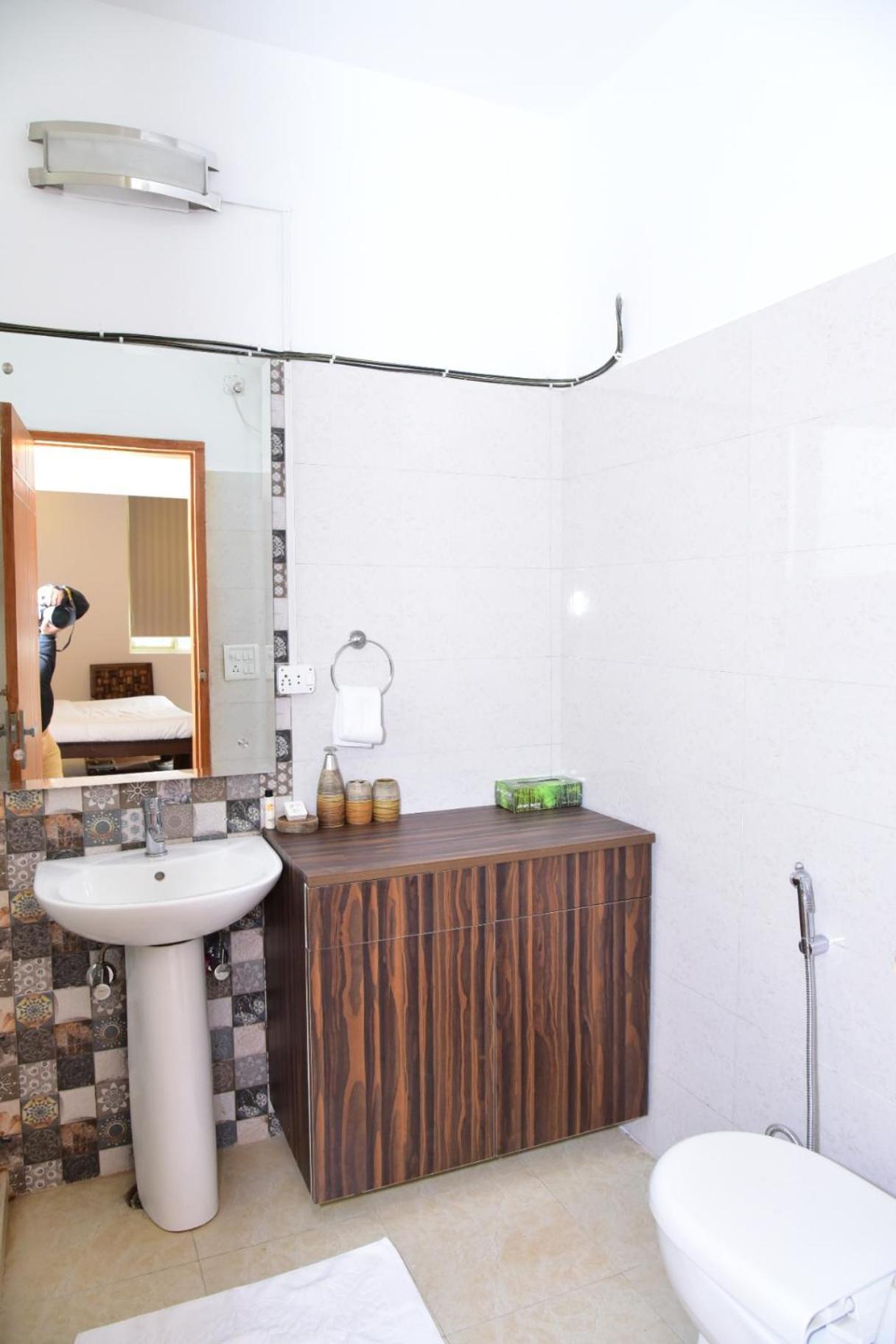Arkaya Inn Ґурґаон Екстер'єр фото