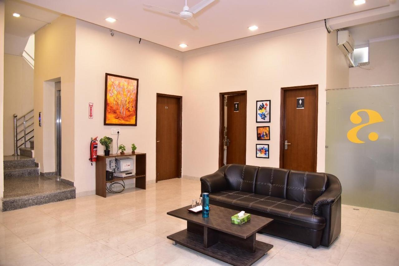 Arkaya Inn Ґурґаон Екстер'єр фото